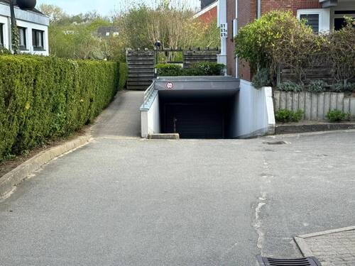 Tiefgaragenzufahrt - 