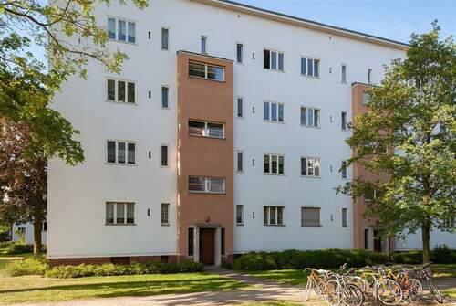 Hausansicht - Sofort bezugsfrei - Ruhige Dachgeschosswohnung