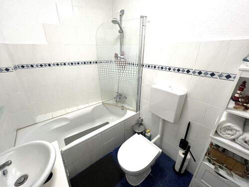 Komfortbad mit Duschaufsatz - 