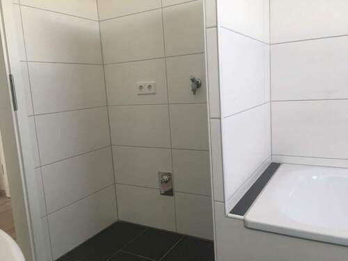 Bad, Platz für Waschmaschine - 