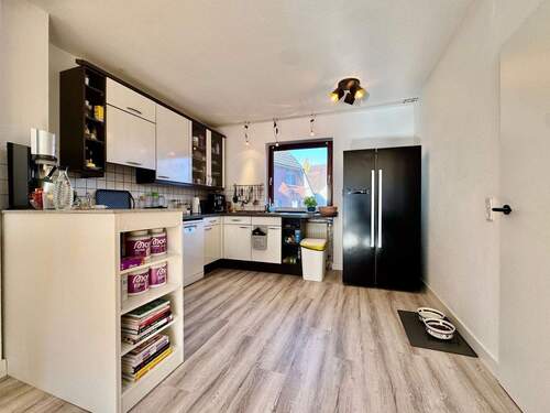 Offener Wohn- und Essbereich mit Küche - 