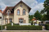 Hausansicht - Wohnjuwel mit historischem Charme und gepflegtem Garten