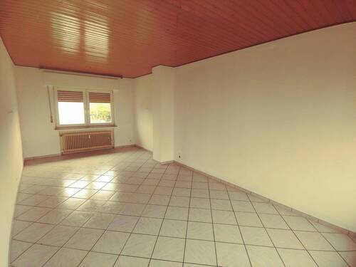 Wohnzimmer 1. OG Bild 2 - 