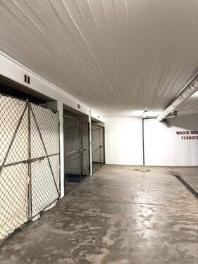 Tiefgaragenstellplatz - 