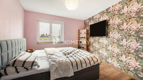 1. OG Schlafzimmer 1 - 