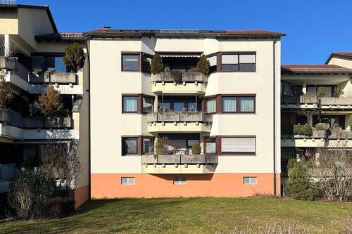 Südostansicht - 3 Zimmer Etagenwohnung in Rödental