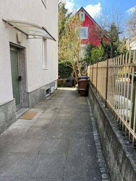 4 Hauseingangsbereich - Etagenwohnung mit 66,00 m² in Stuttgart zum Kaufen