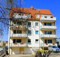 Lichtdurchflutete Dachgeschoßwohnung mit großen Südbalkon, Wannenbad + Dusche, Außenstellplatz etc. - Frankenberg