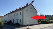 Eingangsbereich und Parkplatz - 3 Zimmer Reihenendhaus in Niesky