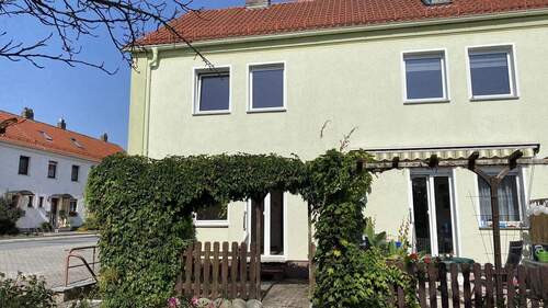 Rückseite mit Terrasse - 