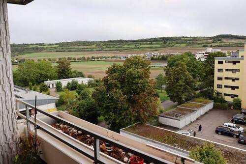 Ausblick vom Balkon - 3-Zi.-Eigentumswohnung mit großem Aufzug im bevorzugten Wohngebiet 'Weberdorf'
