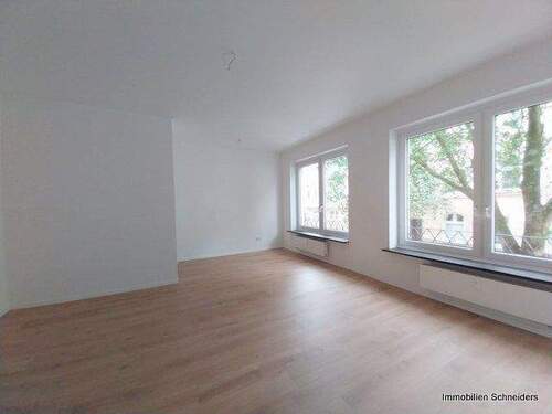 Wohnzimmer - 2 Zimmer Etagenwohnung zur Miete in Düsseldorf
