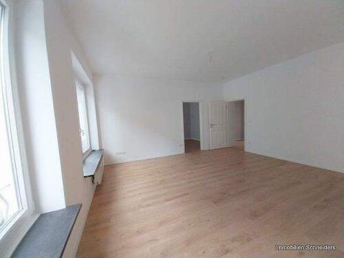 Wohnzimmer - 2 Zimmer Etagenwohnung in Düsseldorf