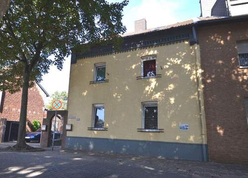 Straßenansicht - 7 Zimmer Mehrfamilienhaus, Wohnhaus zum Kaufen in Baesweiler