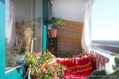 Schlaf- und Arbeitszimmer, hell und lichtdurchflutet mit West- Loggia/Balkon über die gesamte Breite der Fensterfront der Wohnung - 