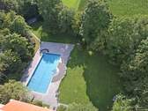 Hauseigener Swimming-Pool mit 20 m-Bahnen - 