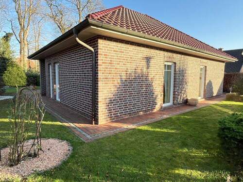 Garten mit Blick zum Haus - Einfamilienhaus mit 133,60 m&sup2; in Bockhorn Steinhausen zum Kaufen