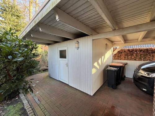 Carport und Abstellraum - 