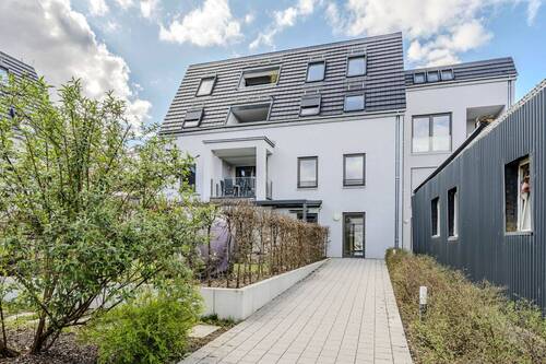 Hochmodernes Mehrfamilienhaus - Neubau 2022: Sofort vermietbare 2-Zi.-Wohnung + TG-Stellplatz