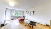 Wohnzimmer - Ein Zuhause zum Wohlfühlen: Helle, großzügige Wohnung mit 2 Balkonen und Garage