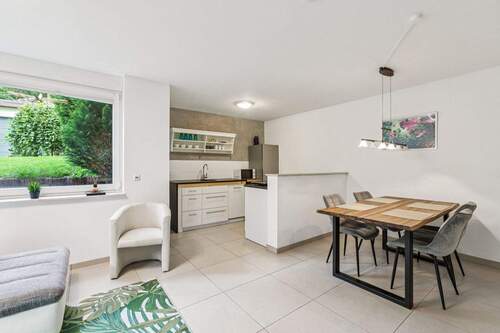 Küche mit Essplatz im Souterrain - 