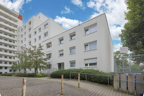 Straßenansicht - 2 Zimmer Etagenwohnung zum Kaufen in Pforzheim