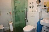 Badezimmer mit Dusche - 