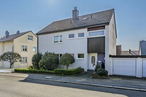 Hausansicht - Eingangsseite - 