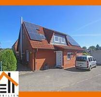 * Gefragte Lage * 5 Zimmer * 2 Bäder * EBK * überdachte Terrasse und Balkon * Kaminofen * Teilkeller * u.v.m. - Geesthacht