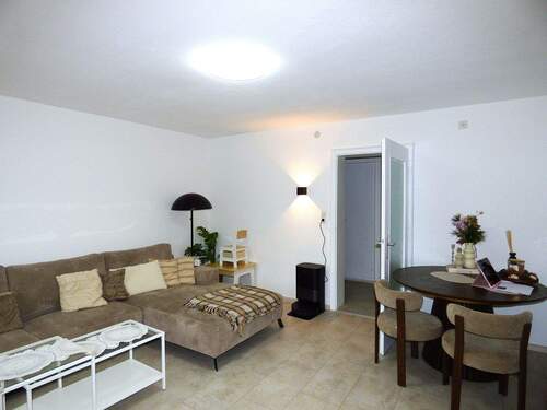 Wohnzimmer - 4 Zimmer Etagenwohnung zum Kaufen in Ravensburg