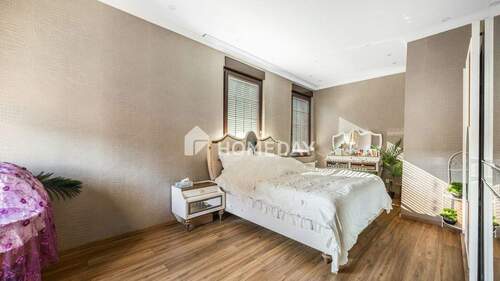 1. OG Elternschlafzimmer 1 - 