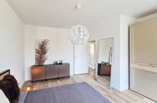 Schlafzimmer - Möblierte 2-Zimmer-Eigentumswohnung mit Balkon im Herzen von Reinickendorf