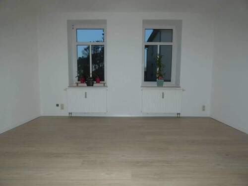 Wohnzimmer - 2 Zimmer Etagenwohnung zur Miete in Wilkau-Haßlau