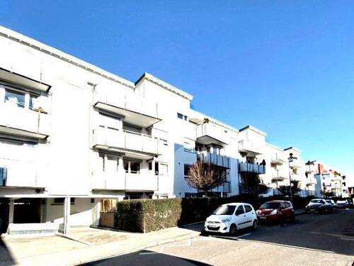 Strassenseite - 4 12-ZIMMER-MIETWOHNUNG im EG mit Aufzug, Terrasse, Gartenanteil & evtl. Einbauküche in STUTTGART-WEILIMDORF