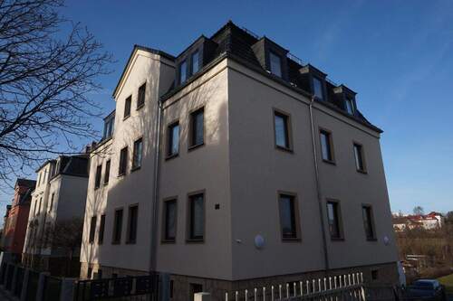 Straßenansicht - 4 Zimmer Etagenwohnung zur Miete in Dresden