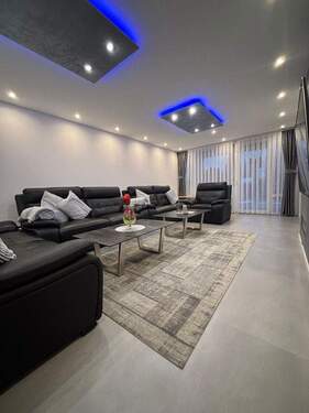 Wohnzimmer-Front - 3 Zimmer Etagenwohnung zum Kaufen in Steinenbronn