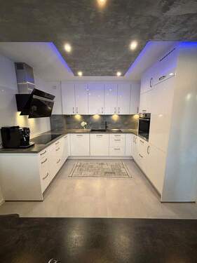 Küche-Front - 3 Zimmer Etagenwohnung in Steinenbronn