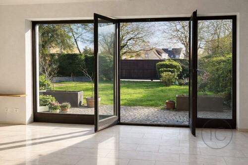 Blick in den Garten - 7 Zimmer Mehrfamilienhaus, Wohnhaus in Hilden