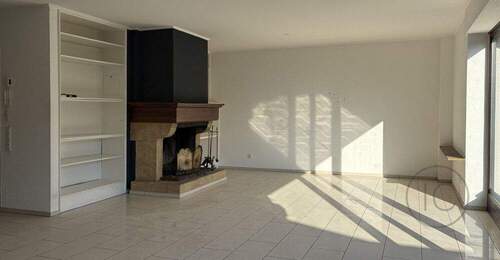 Wohnzimmer mit Kamin - Mehrfamilienhaus, Wohnhaus mit 288,00 m&sup2; in Hilden zum Kaufen