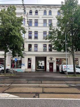 Hausansicht - Charmante 2-Zimmer Wohnung mit Entwicklungspotenzial