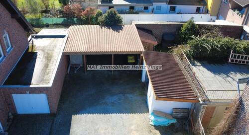 Carport u. Stellplätze Rückseite - 