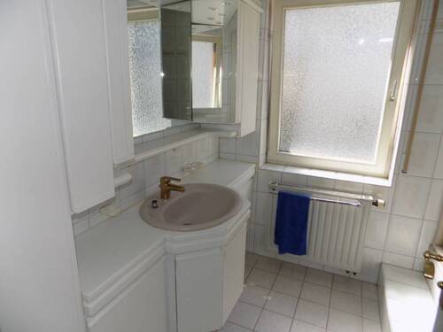 0502 Bad mit Fenster.jpg - 