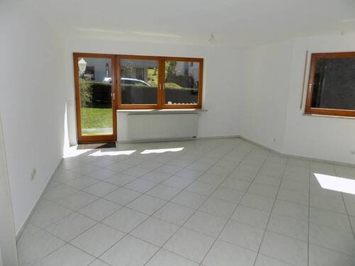 0303 Wohnzimmer Blick zur Terrasse.jpg - 3-Zimmer-EG-Wohnung mit schöner Süd Terrasse