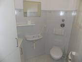 0103 Gäste WC.jpg - Terrassenwohnung mit 80,00 m&sup2; in Bad Überkingen zum Kaufen