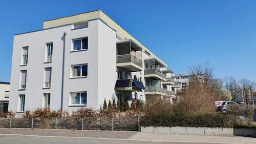 Ansicht Süd-West - barrierefreie 4-Raum-Wohnung mit Terrasse + Garten + Stellplatz TG und Einbauküche