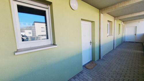 Zugang zur Wohnung in einem Laubengangg - Etagenwohnung mit 98,00 m² in Gera zur Miete