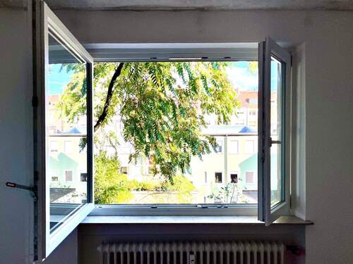 11_Blick_aus_dem_Schlafzimmerfenster_1.jpg - 