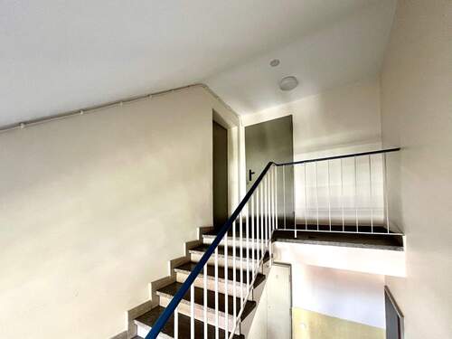 28_Treppenhaus_Blick_zum_Dachboden.jpg - 