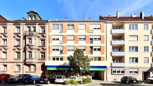 02_Wohnhaus_von_vorne_2.jpg - 3 Zimmer Etagenwohnung zum Kaufen in Nürnberg