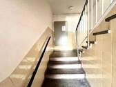 05_Treppenhaus_zum_ersten_Stock.jpg - 